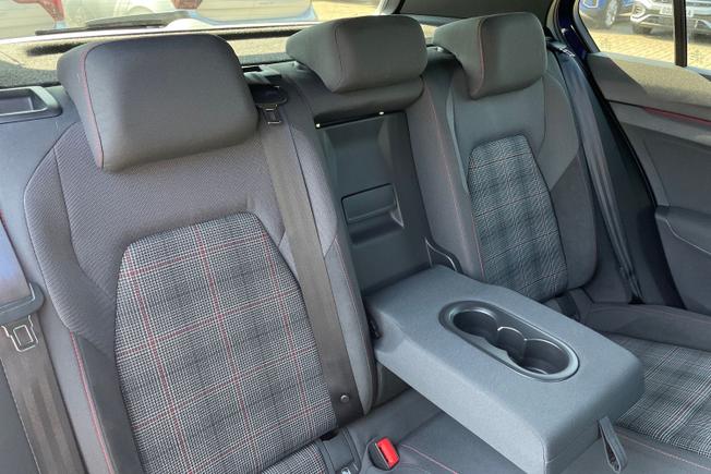 VOLKSWAGEN Golf Photo 31