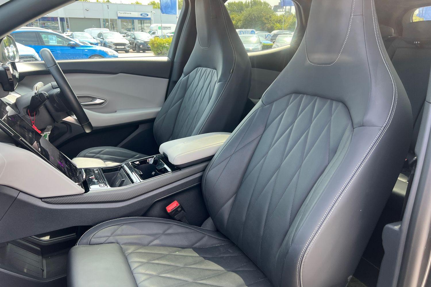 Ford Explorer Photo 18