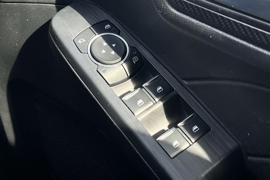 Ford KUGA Photo autoimg-82fbcf664a4c529faafef73319afc448781c6402.jpg