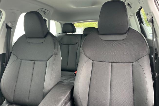 AUDI Q3 Photo 21