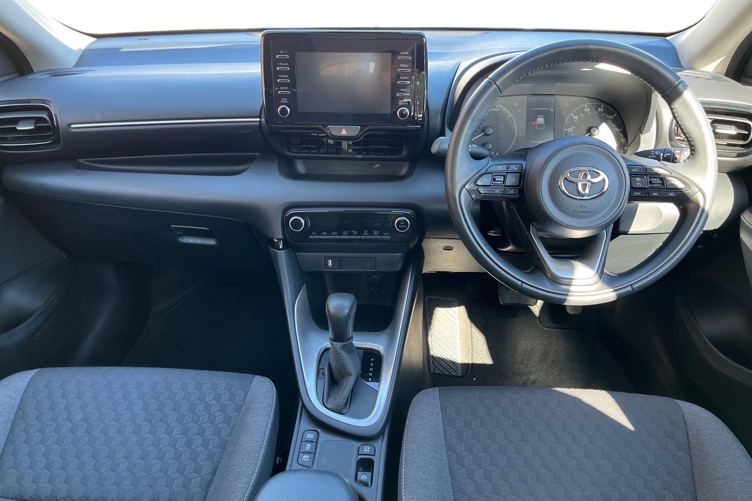 Toyota YARIS Photo 9