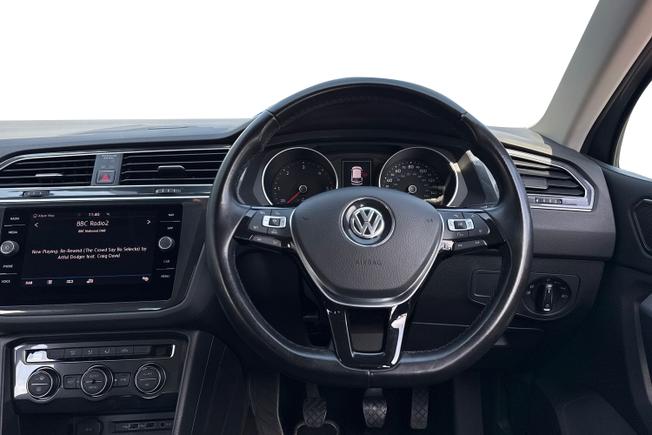 VOLKSWAGEN Tiguan Photo 11