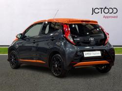 TOYOTA Aygo Photo 3