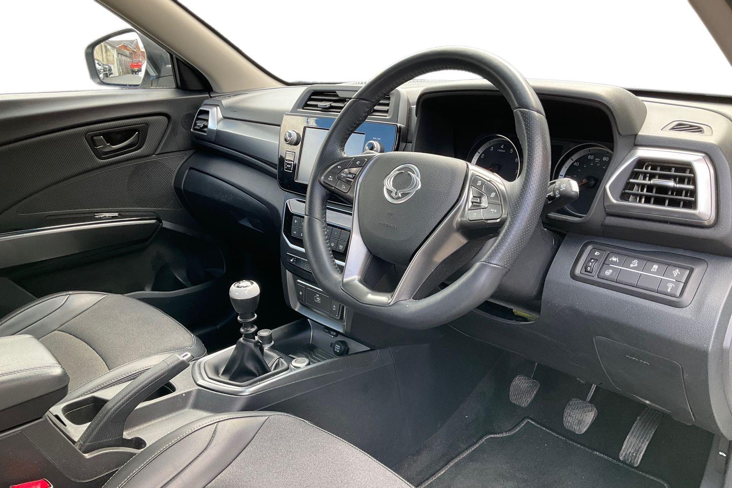 SsangYong TIVOLI Photo 8