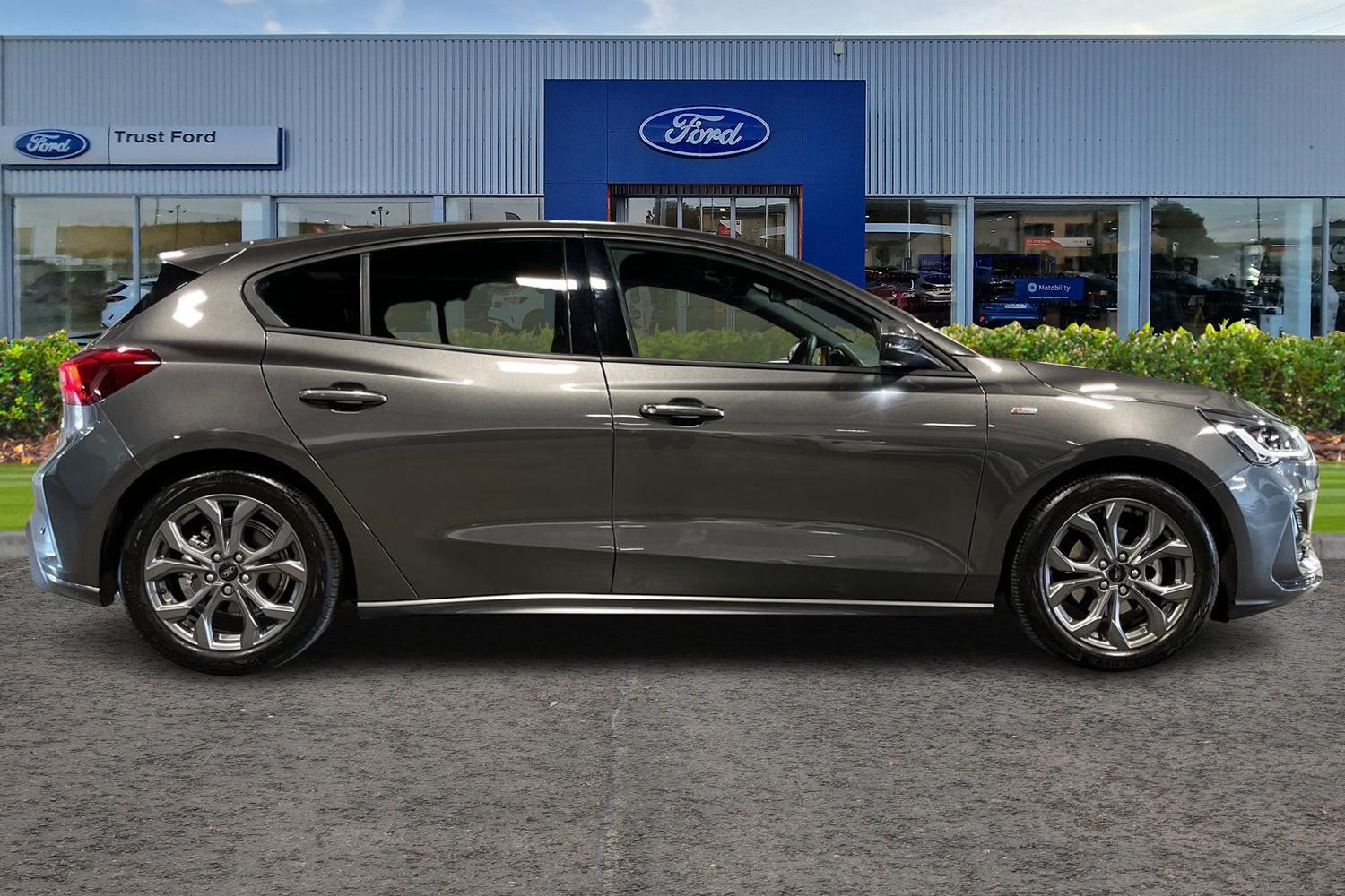 Ford Focus Photo 2