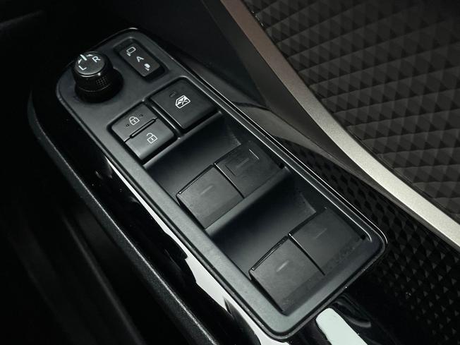 TOYOTA C-Hr Photo 36