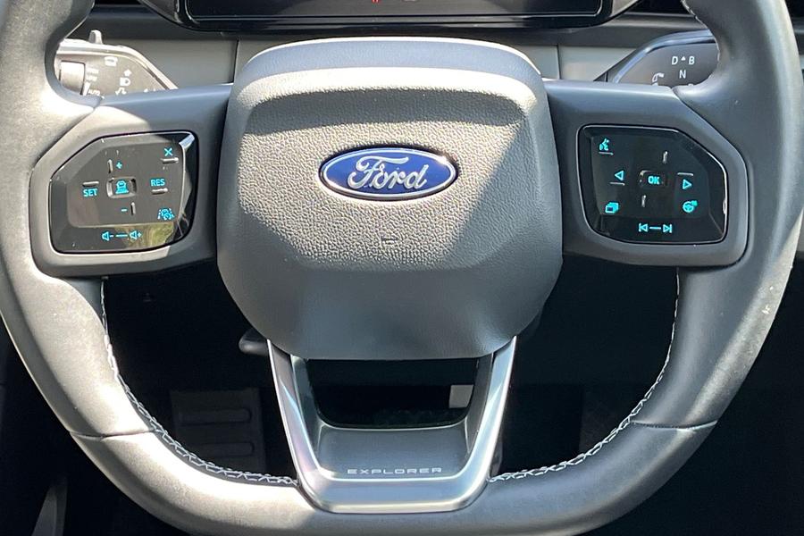 Ford Explorer Photo autoimg-831b91a9d922c13dc847681832b078a26944d352.jpg