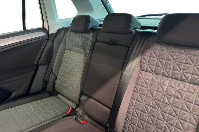 VOLKSWAGEN Tiguan Photo 9