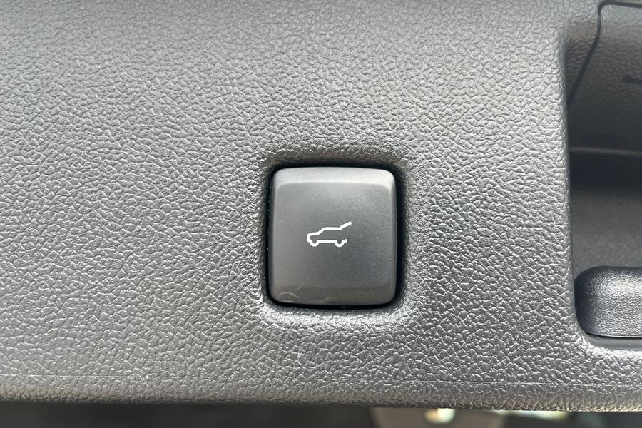 Ford Kuga Photo autoimg-8329d2cb44aec789c04c1ecdc6186bfbf20e85da.jpg