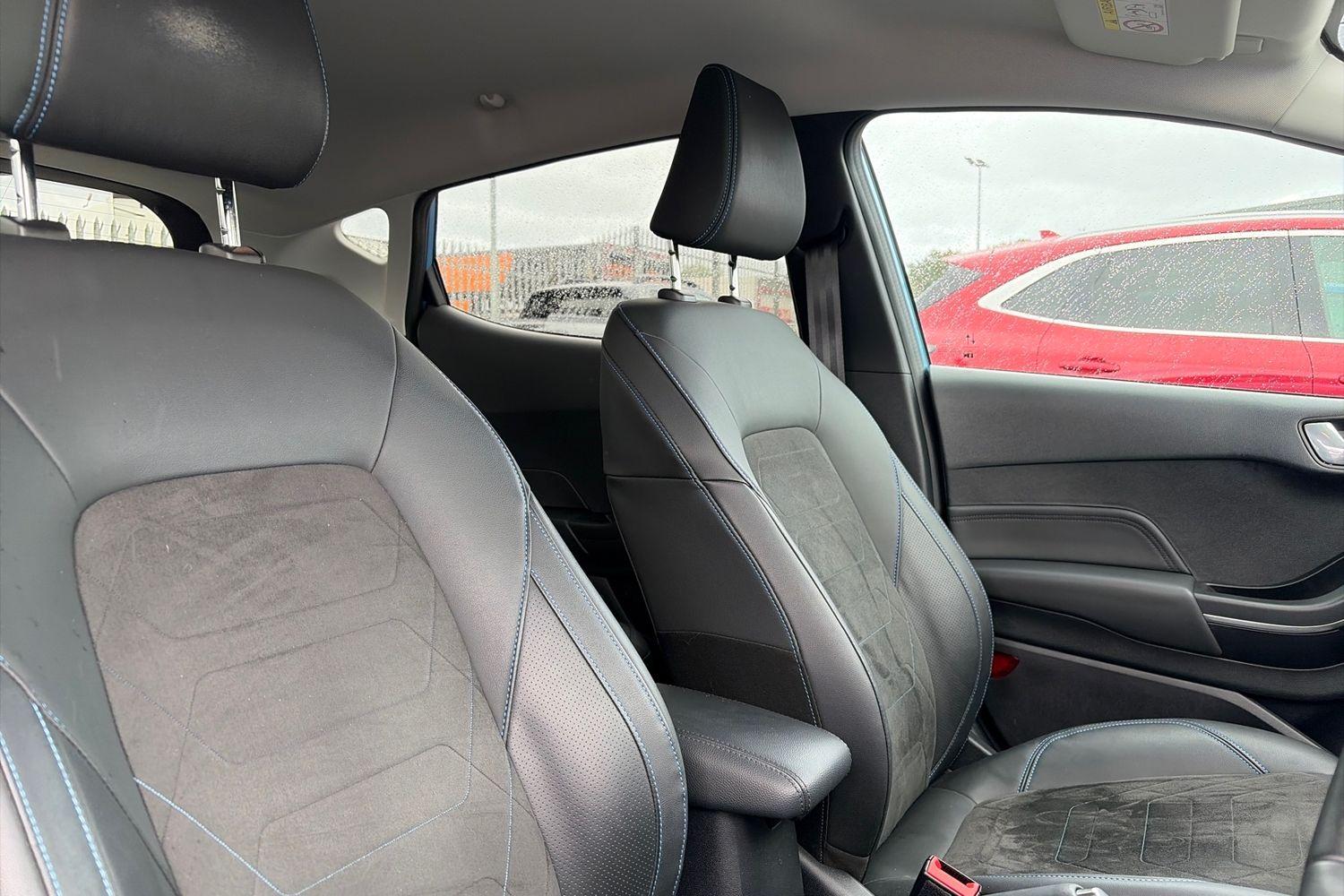 Ford FIESTA Photo 16
