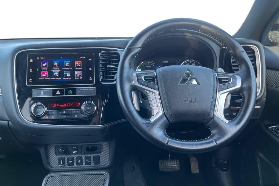 Mitsubishi OUTLANDER Photo autoimg-83329f7d2fcc064480936f50ff5da3169559b1a2.jpg