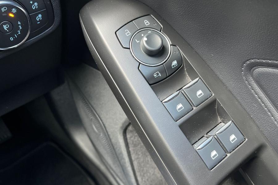 Ford FOCUS Photo autoimg-83374e56d561f428c26eea4e69838396f34486b0.jpg