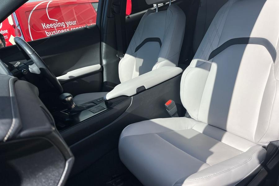 Lexus UX Photo autoimg-833d17c183a6ef16e01f0c63ef70c6a2904a248f.jpg