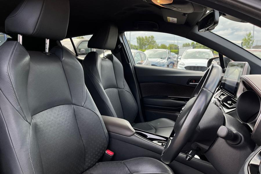 Toyota C-HR Photo autoimg-833f8c0c34a88be25d4778d61ca14f7c5270387b.jpg