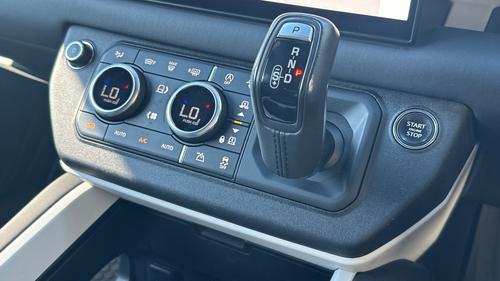 Land Rover Defender Photo autoimg-8342ce24ebf74462c635cb81a47833182e444452.jpg