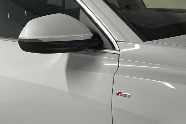 AUDI Q8 Photo 20