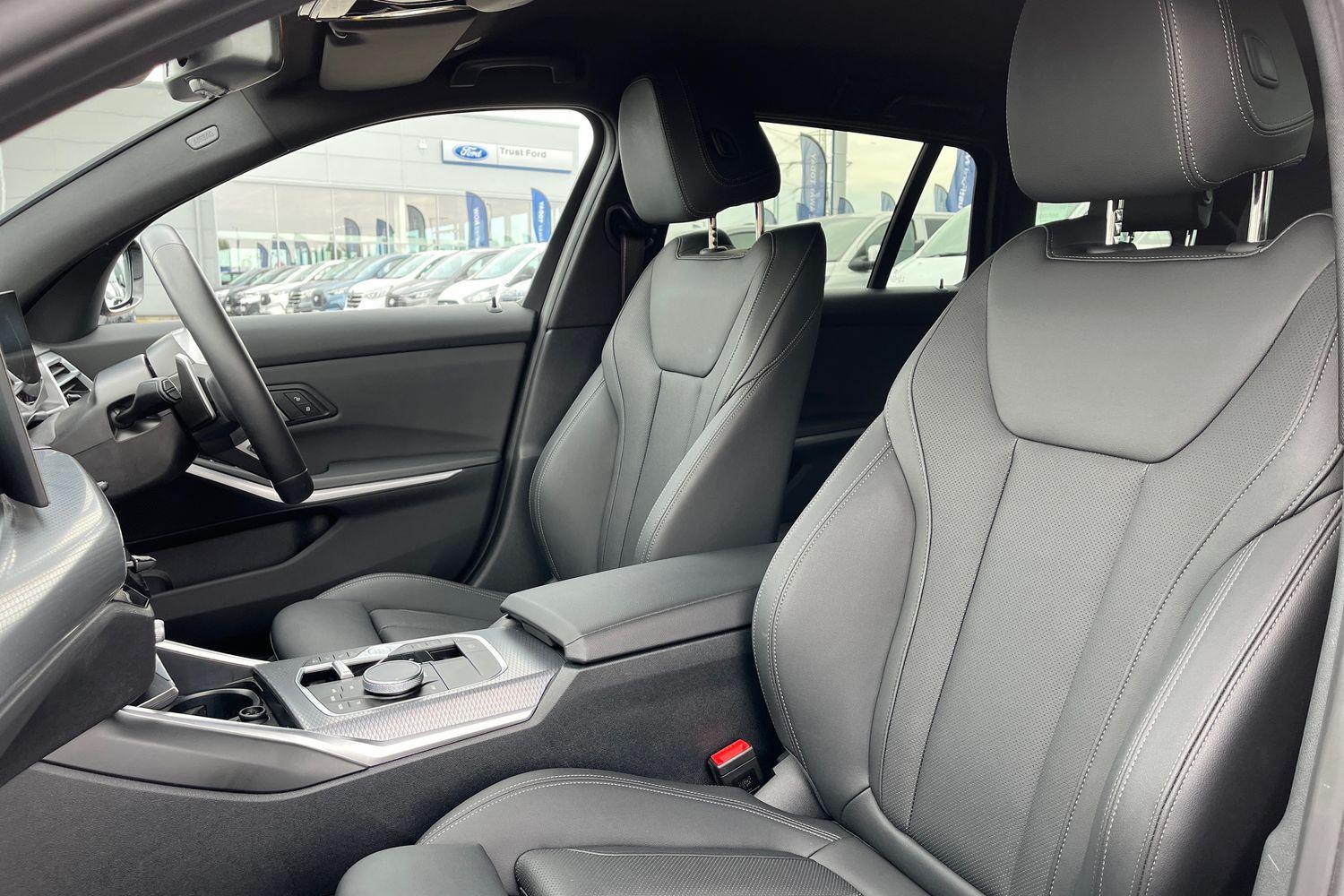 BMW 3 Series Photo 18