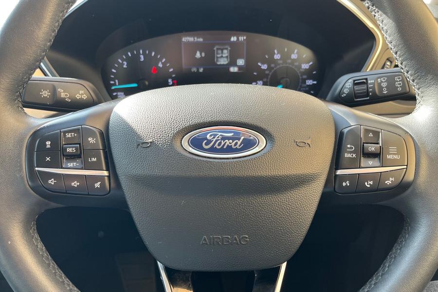 Ford KUGA Photo autoimg-834da814543e54be9302a7f4cb0632300cefaa7c.jpg