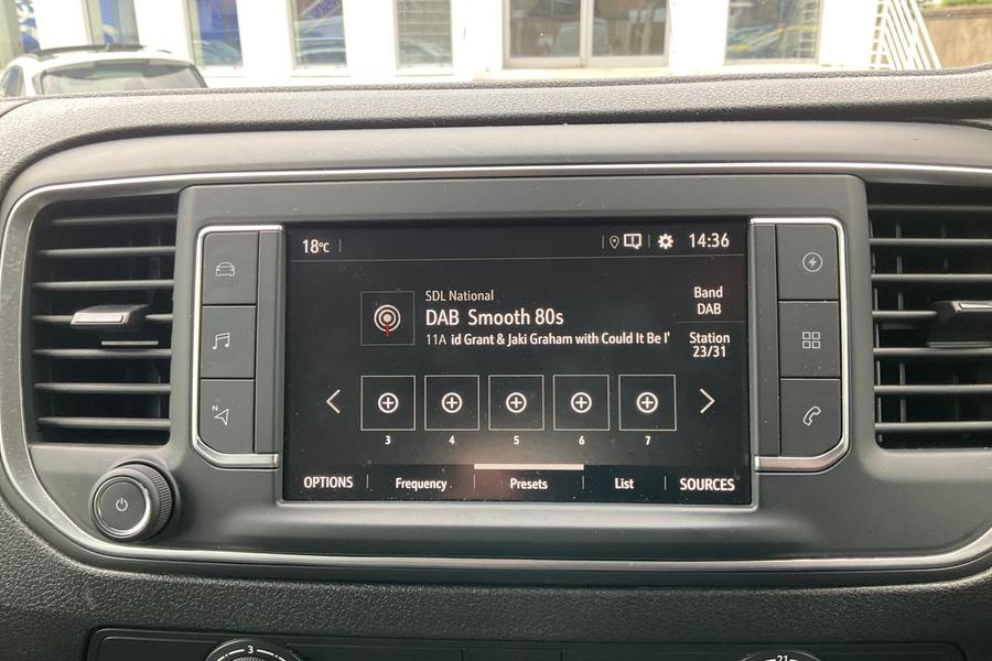 Vauxhall VIVARO LIFE Photo autoimg-835f6b4e5bdc211b8a7a7447c159e4f4775502e7.jpg