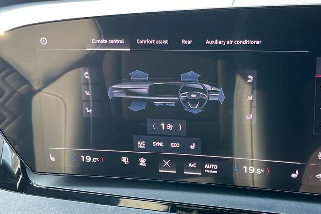 AUDI Q6 e-tron Photo 33
