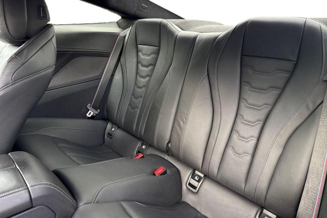 BMW 8 Series Photo 9