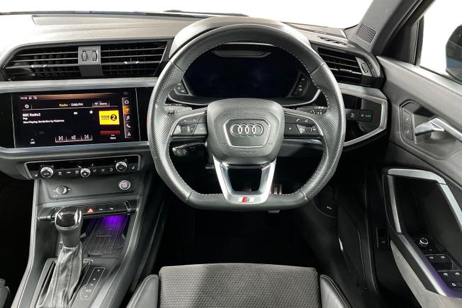 AUDI Q3 Photo 11