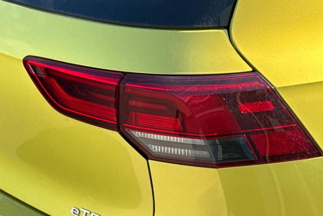 VOLKSWAGEN Golf Photo 18