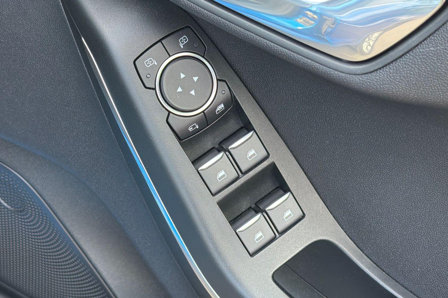 Ford FIESTA Photo 15