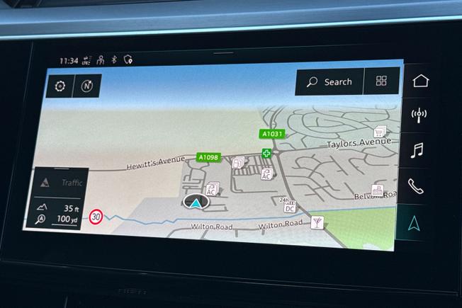 Audi e-tron Photo 14