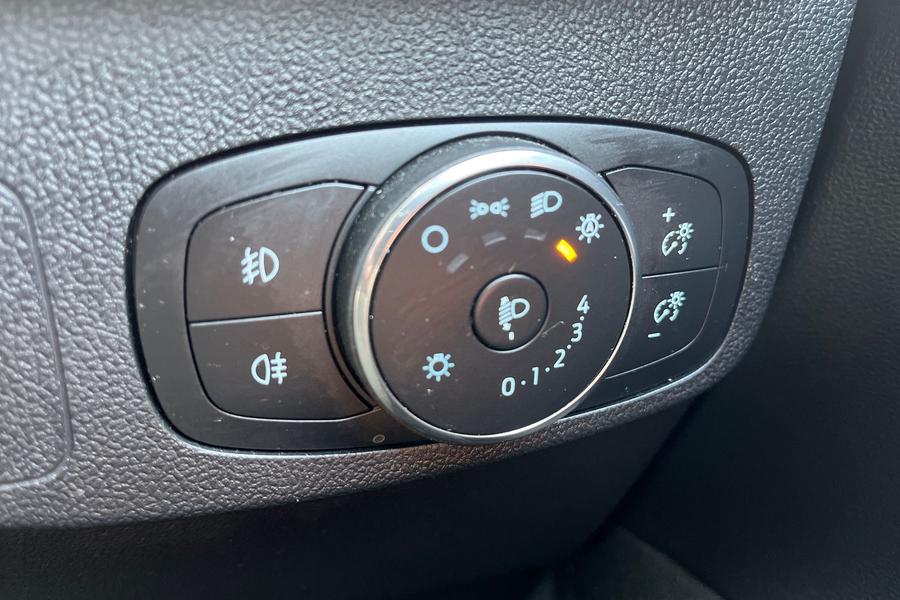 Ford FOCUS Photo autoimg-83875a042e0f3577179fff3b2f473d81a3f06e18.jpg