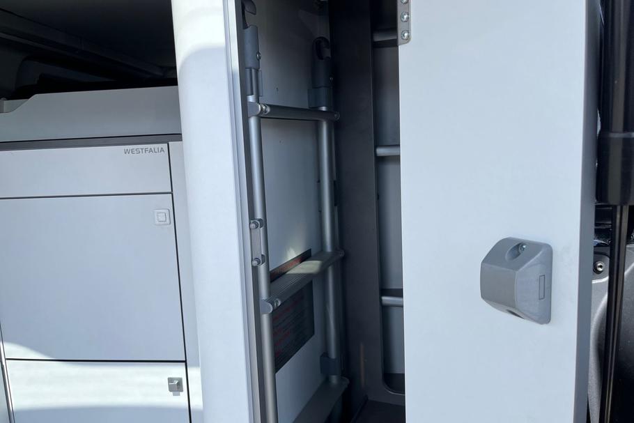 Used Ford TRANSIT CUSTOM HF75FGN 32
