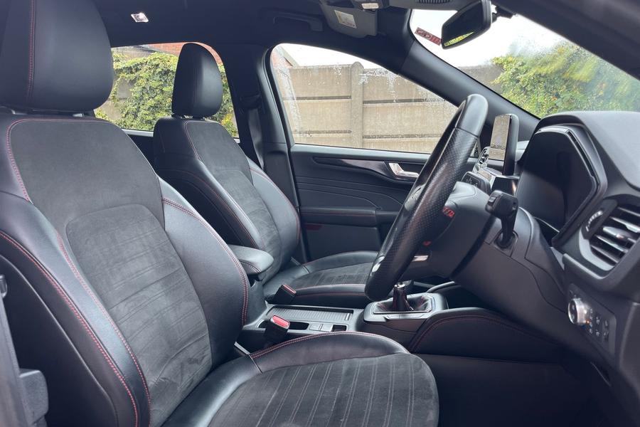 Ford KUGA Photo autoimg-8388af8ef9dacb506ee1bf6ce391ec6b5f31d9bc.jpg