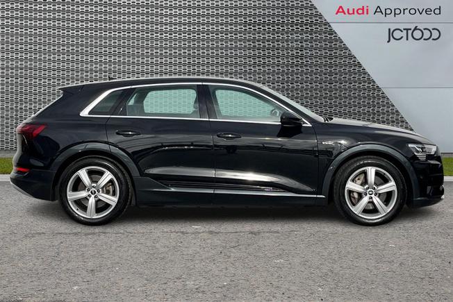 AUDI e-tron Photo 4