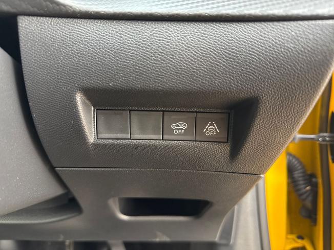 PEUGEOT 208 Photo 26