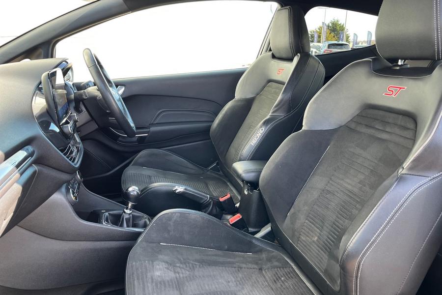 Ford FIESTA Photo autoimg-83a0db3d5b9fa40374b1473206439650f1991fda.jpg