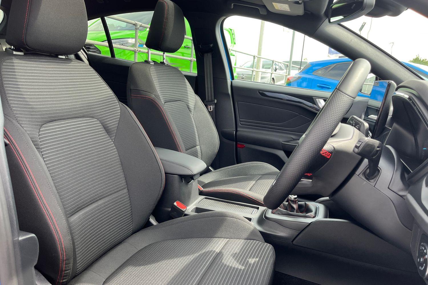 Ford FOCUS Photo 16