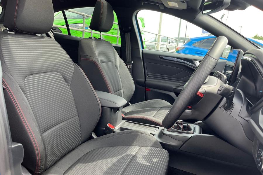 Ford FOCUS Photo autoimg-83ac0aee69fce61b8e89e2b80bd0e56fcb78dff0.jpg