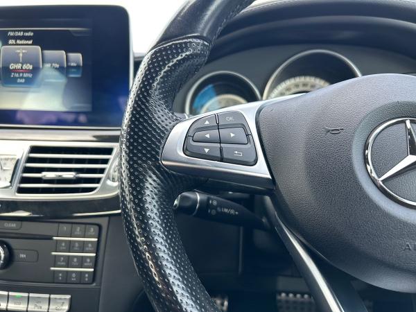 Mercedes-Benz CLS Photo autoimg-83b08e3562f0a02b8b6486267ae59f49db13405d.jpg