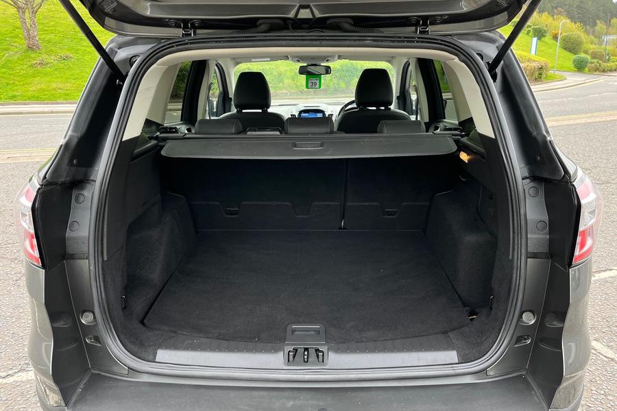 Ford KUGA Photo autoimg-83b57bafd3c864db5606ae480d28c08a4561bf32.jpg