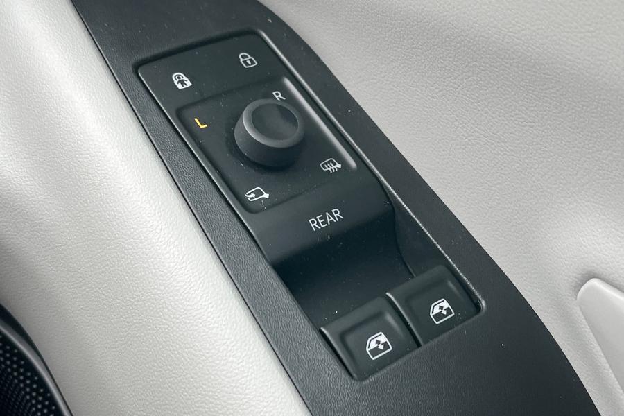 Ford Explorer Photo autoimg-83b688fb993d6c9eaf110c5fda1bc2003405ccf2.jpg