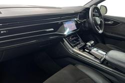AUDI Q8 Photo 2