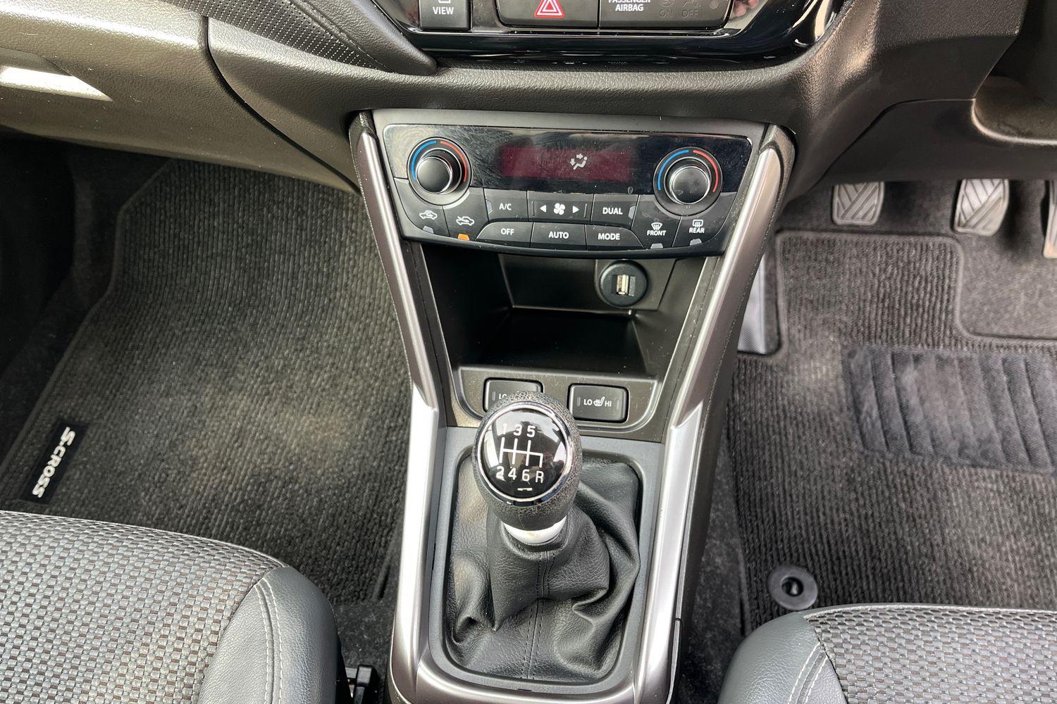 Suzuki S-Cross Photo 30