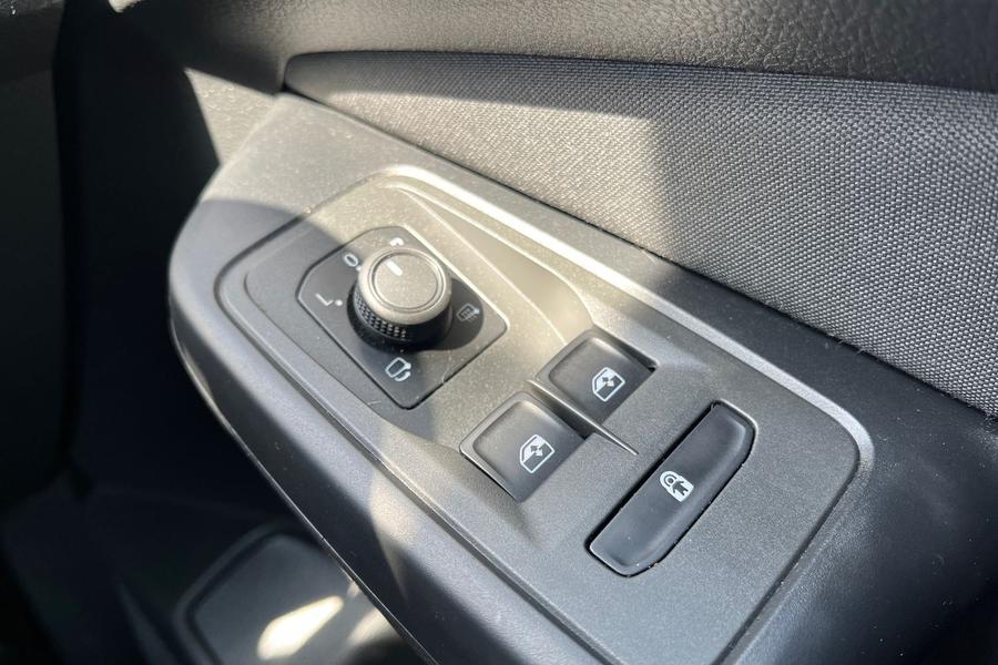 Ford TOURNEO CONNECT Photo autoimg-83bc1dd822362b3137314c23a9cc3ef9ca1b86b3.jpg