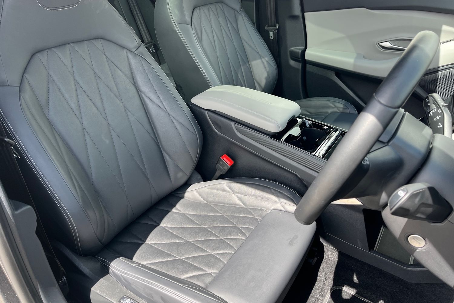 Ford Explorer Photo 16