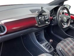 VOLKSWAGEN UP Photo 2