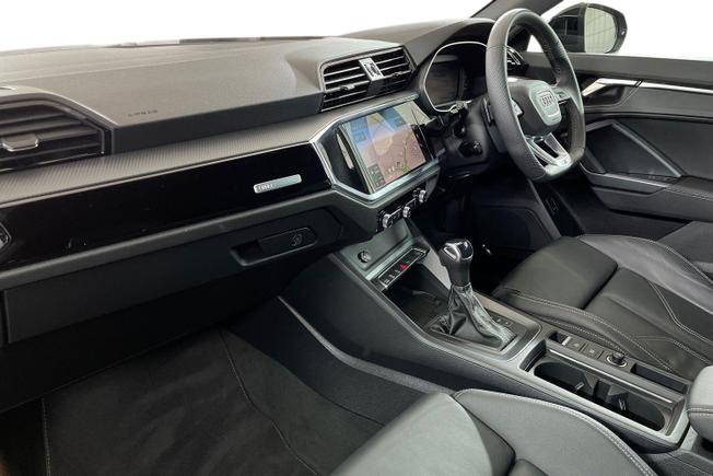 AUDI Q3 Photo 2