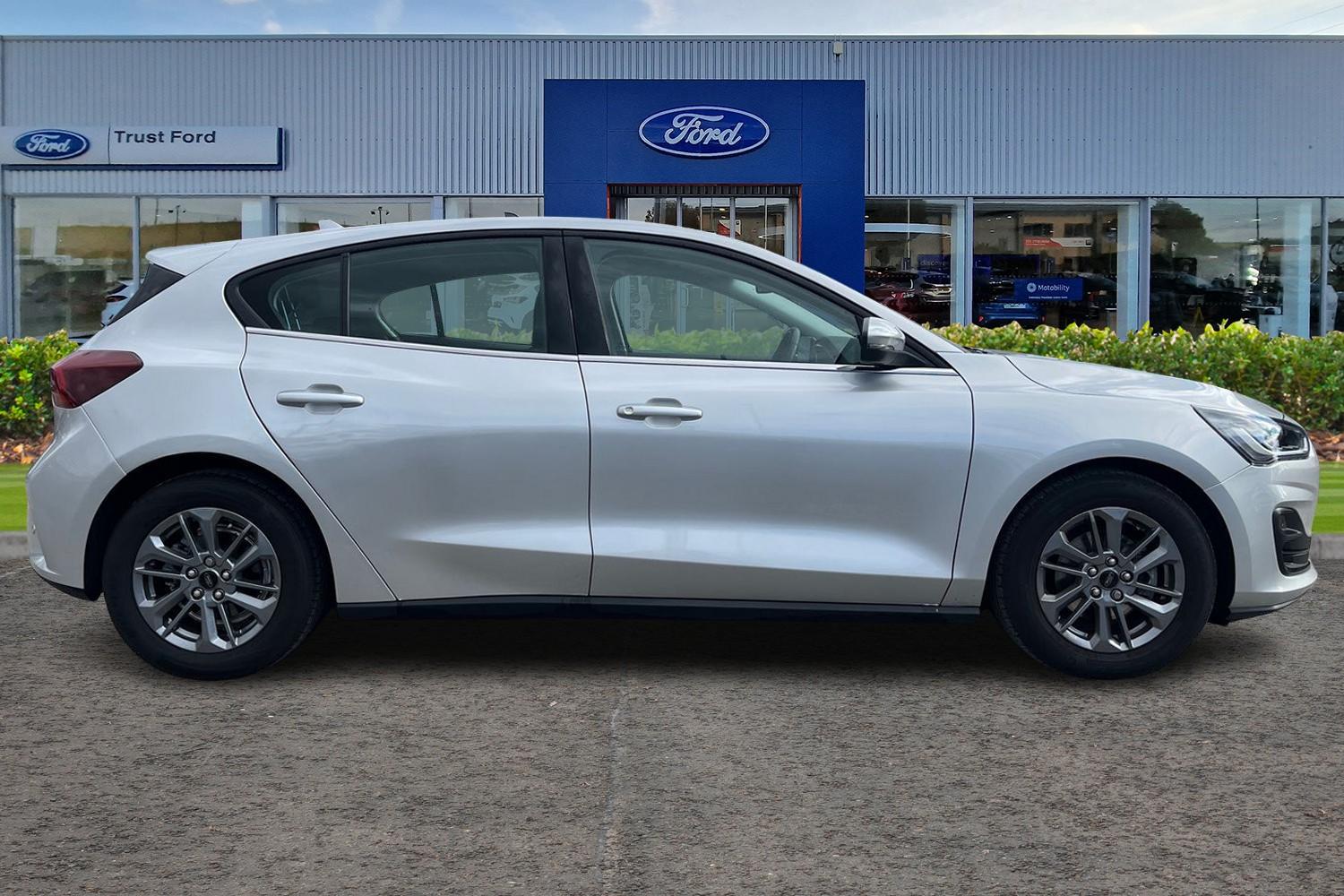 Ford Focus Photo 2
