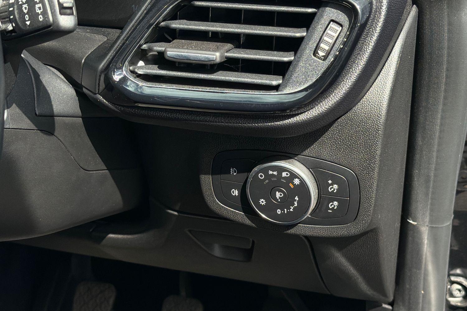Ford FIESTA Photo 27