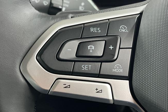 VOLKSWAGEN T-Roc Photo 16