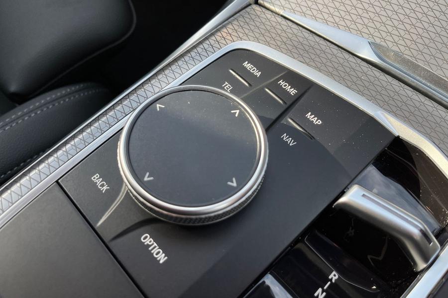 BMW 3 Series Photo autoimg-83cca7ded45172b55e3396938ebac8db6a621ade.jpg